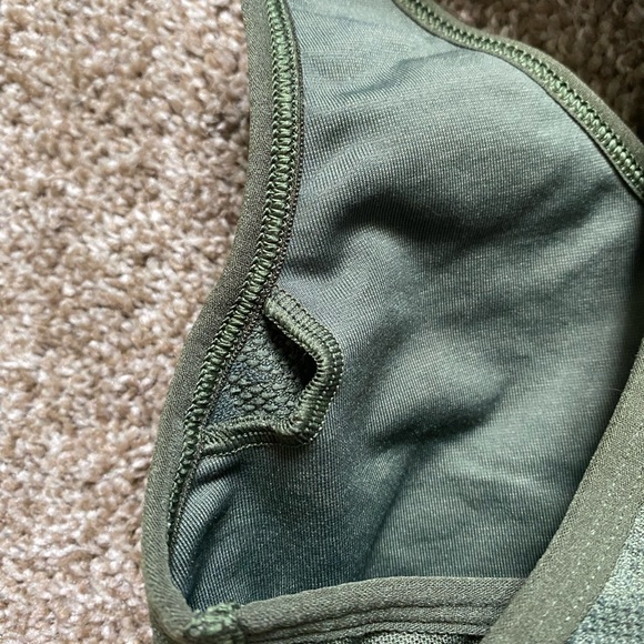 SOLD Gymshark Adapt Seamless Sports Bra - Picture 3 of 5